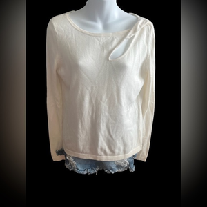 WHBM size medium Cream‎ crewneck pullover Sweater
